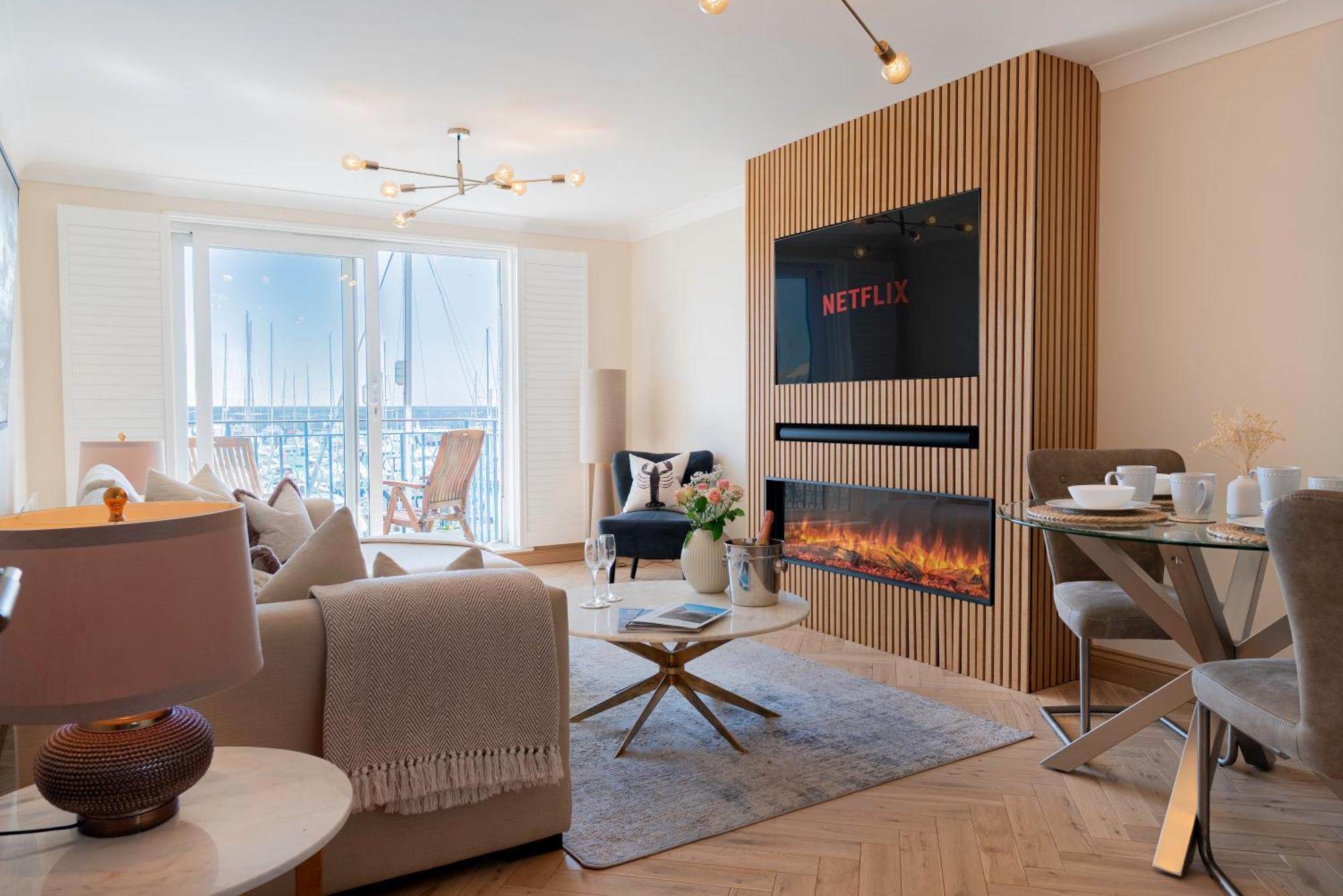 Apartment Stunning Modern Space With Harbour Views & Free Parking